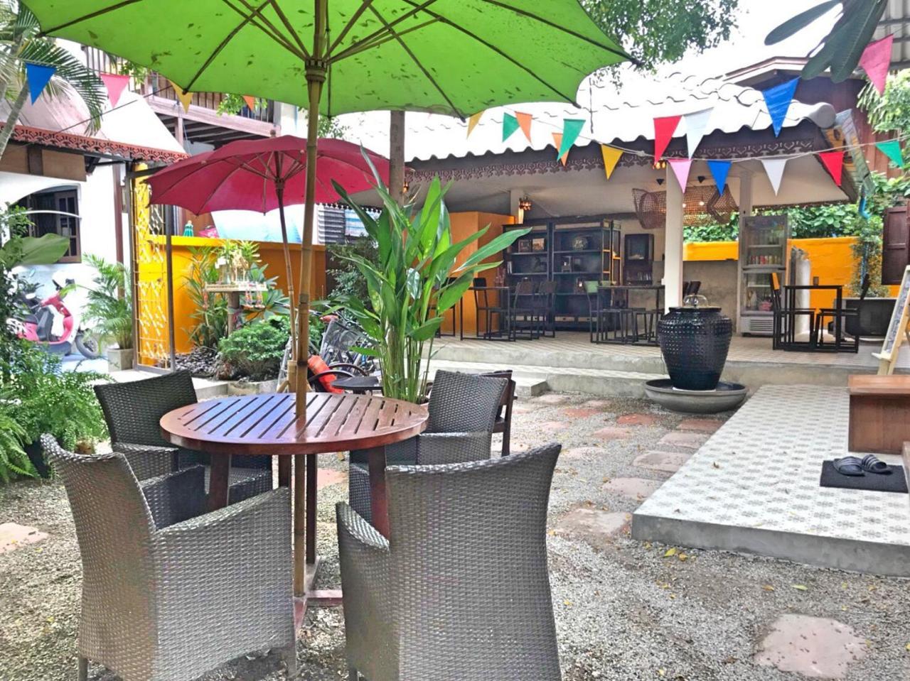 Baan Khun Krub Hotel Chiang Mai Bagian luar foto